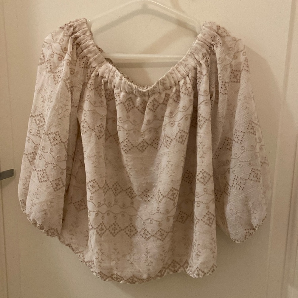 Off-the-shoulder top